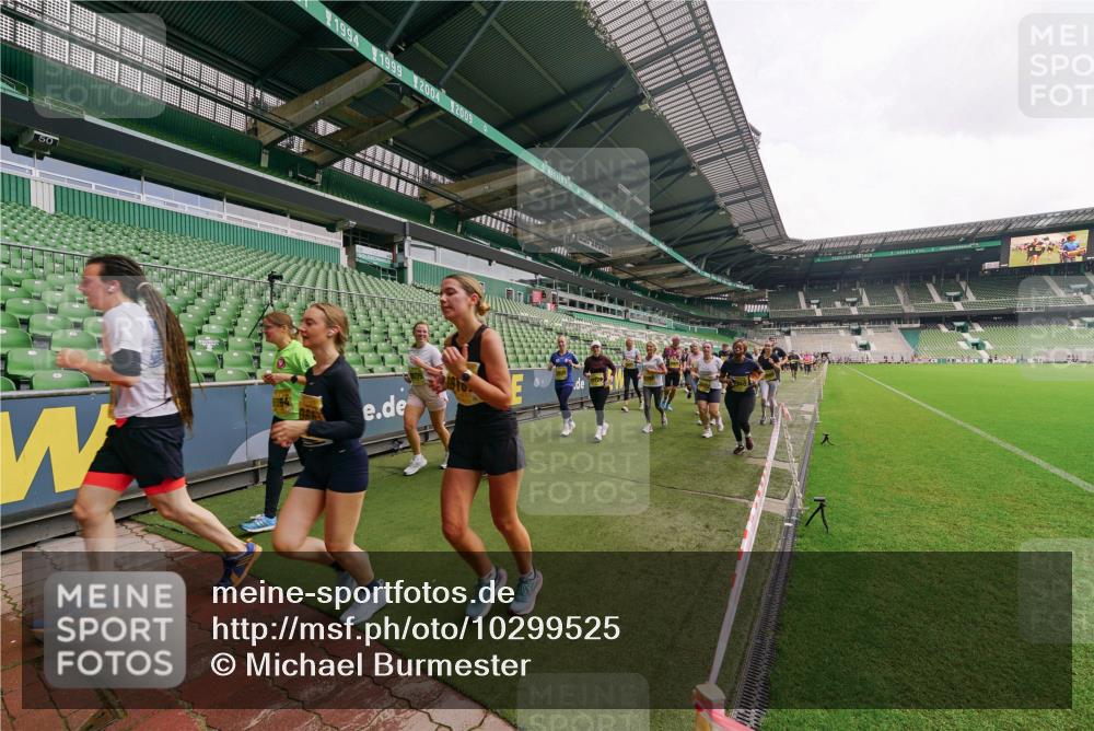 13.09.2026 - 21. swb-Marathon Bremen Michael Burmester http://msf.ph/oto/10299525 13.09.2026 10:37:43 Laufen im Stadion 10090, 10091, 10092, 10150, 10153, 10154, 10160, 10168, 10186, 10190, 10198, 10205, 10237, 10251, 10257, 10273, 10274, 10278, 10283, 10296, 10305, 10315, 10323, 10327, 10331, 10332, 10338, 10370, 10375, 10376, 10390, 10403, 10411, 10429, 10432, 10444, 10465, 10488, 10497, 10500, 10516, 10531, 10569, 10598, 10607, 10613, 10633, 10645, 10647, 10648, 10654, 10659, 10661, 10663, 10674, 10681, 10682, 10695, 10697, 10802, 10823 meine-sportfotos.de