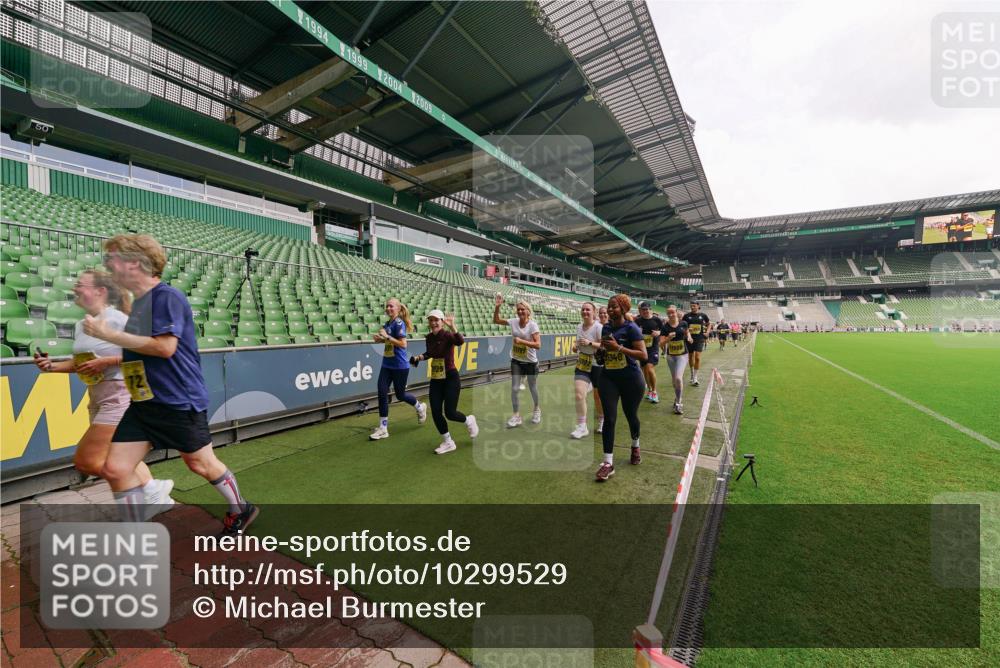 13.09.2026 - 21. swb-Marathon Bremen Michael Burmester http://msf.ph/oto/10299529 13.09.2026 10:37:44 Laufen im Stadion 10090, 10091, 10092, 10150, 10153, 10154, 10168, 10186, 10190, 10198, 10205, 10237, 10257, 10273, 10274, 10278, 10283, 10296, 10305, 10315, 10323, 10327, 10331, 10332, 10338, 10370, 10375, 10376, 10390, 10403, 10411, 10429, 10432, 10444, 10465, 10488, 10497, 10500, 10516, 10526, 10531, 10569, 10598, 10607, 10613, 10633, 10645, 10647, 10648, 10654, 10659, 10661, 10663, 10674, 10681, 10682, 10695, 10697, 10802, 10823 meine-sportfotos.de