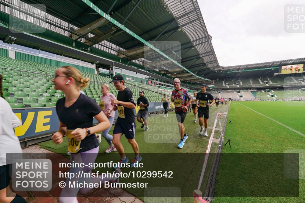 13.09.2026 - 21. swb-Marathon Bremen Michael Burmester http://msf.ph/oto/10299542 13.09.2026 10:37:47 Laufen im Stadion 10090, 10091, 10092, 10150, 10153, 10154, 10168, 10186, 10188, 10190, 10198, 10205, 10237, 10257, 10273, 10274, 10278, 10283, 10296, 10305, 10315, 10323, 10327, 10331, 10332, 10338, 10370, 10375, 10376, 10390, 10403, 10411, 10429, 10432, 10444, 10465, 10488, 10497, 10500, 10516, 10526, 10531, 10569, 10598, 10613, 10633, 10645, 10647, 10648, 10654, 10659, 10661, 10663, 10674, 10681, 10682, 10695, 10697, 10802, 10823 meine-sportfotos.de