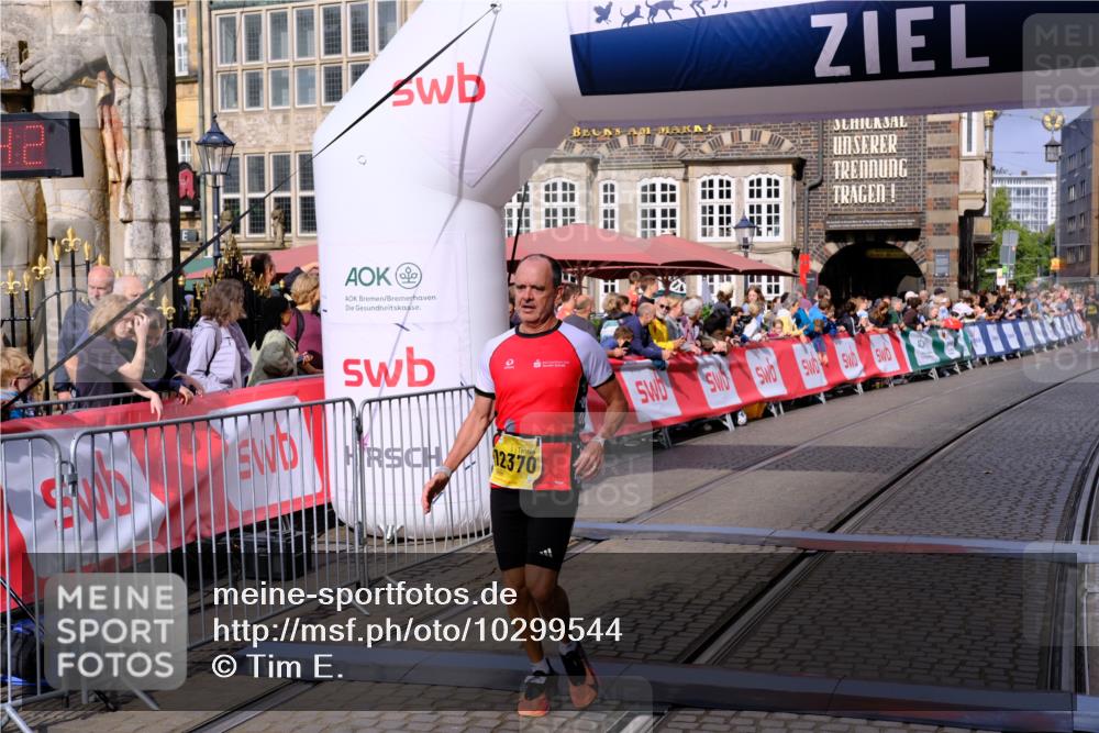 13.09.2026 - 21. swb-Marathon Bremen Tim E. http://msf.ph/oto/10299544 13.09.2026 10:38:59 Ziel 10441, 11127, 12370, 13539 meine-sportfotos.de