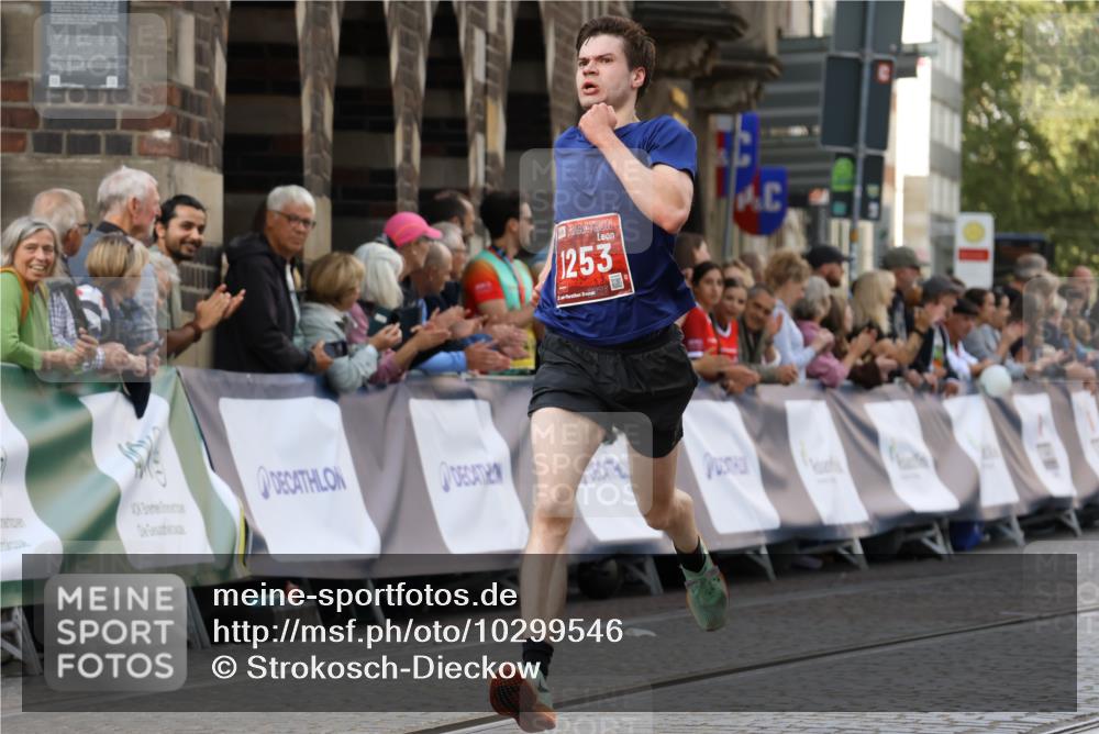 13.09.2026 - 21. swb-Marathon Bremen Strokosch-Dieckow http://msf.ph/oto/10299546 13.09.2026 12:46:55 Ziel 238, 574, 841, 1253, 1391, 1525, 649, 7741 meine-sportfotos.de