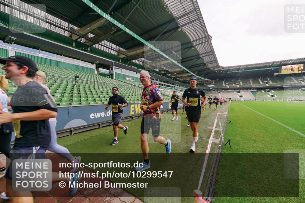 13.09.2026 - 21. swb-Marathon Bremen Michael Burmester http://msf.ph/oto/10299547 13.09.2026 10:37:47 Laufen im Stadion 10090, 10091, 10092, 10150, 10153, 10154, 10168, 10186, 10188, 10190, 10198, 10205, 10237, 10257, 10273, 10274, 10278, 10283, 10296, 10305, 10315, 10323, 10327, 10331, 10332, 10338, 10370, 10375, 10376, 10390, 10403, 10411, 10429, 10432, 10444, 10465, 10488, 10497, 10500, 10516, 10526, 10531, 10569, 10598, 10613, 10633, 10645, 10647, 10648, 10654, 10659, 10661, 10663, 10674, 10681, 10682, 10695, 10697, 10802, 10823 meine-sportfotos.de