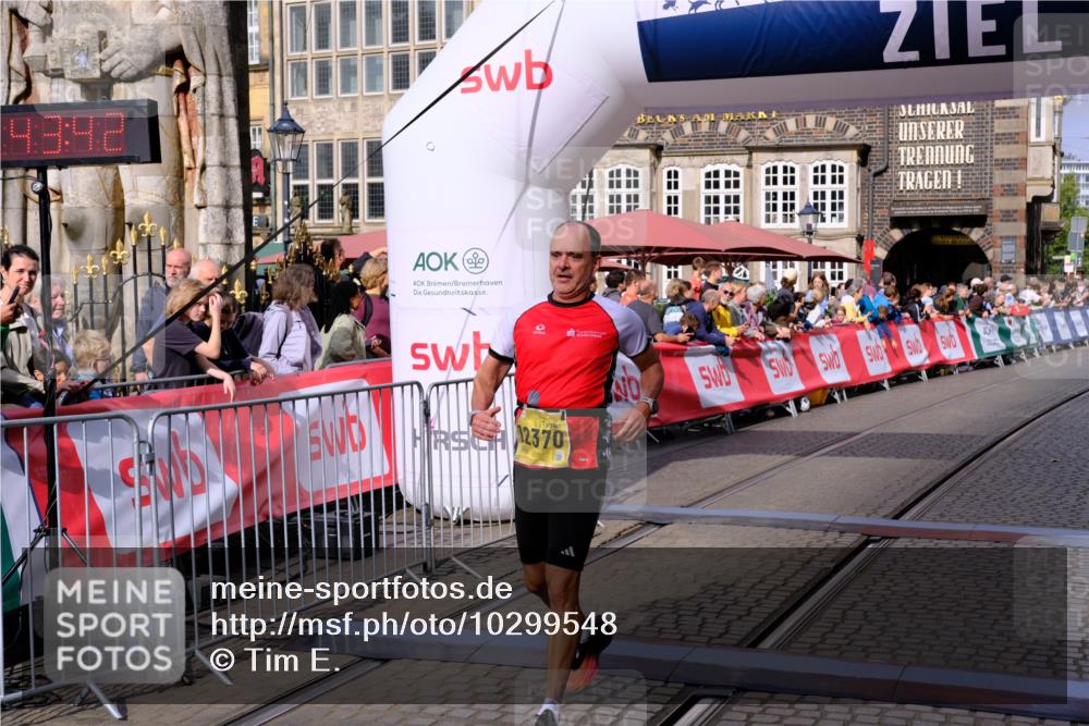 13.09.2026 - 21. swb-Marathon Bremen Tim E. http://msf.ph/oto/10299548 13.09.2026 10:38:59 Ziel 10441, 11127, 12370, 13539 meine-sportfotos.de