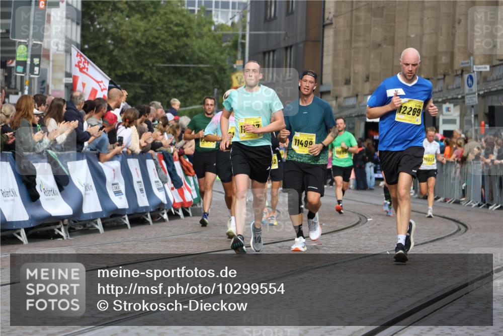 13.09.2026 - 21. swb-Marathon Bremen Strokosch-Dieckow http://msf.ph/oto/10299554 13.09.2026 10:50:23 Ziel 10452, 10593, 10876, 10966, 11005, 11035, 11111, 11128, 11415, 12240, 12380, 12510, 10233, 10525, 10840, 11220, 11276, 11622, 11664, 11742, 11774, 12078, 12309, 12447 meine-sportfotos.de