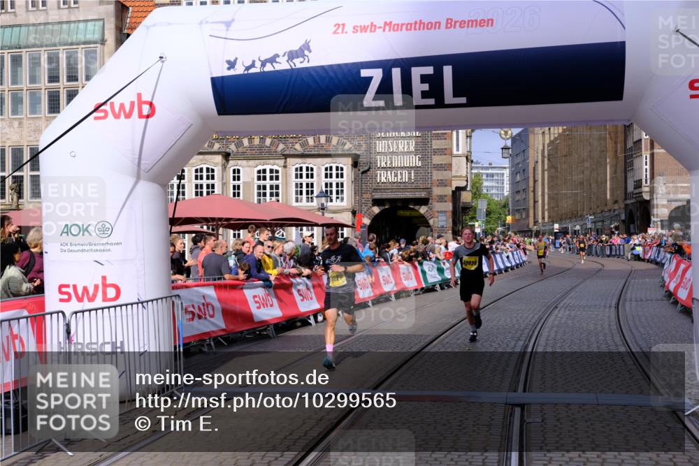 13.09.2026 - 21. swb-Marathon Bremen Tim E. http://msf.ph/oto/10299565 13.09.2026 10:39:07 Ziel 10782, 10926, 11127, 11338, 12370 meine-sportfotos.de