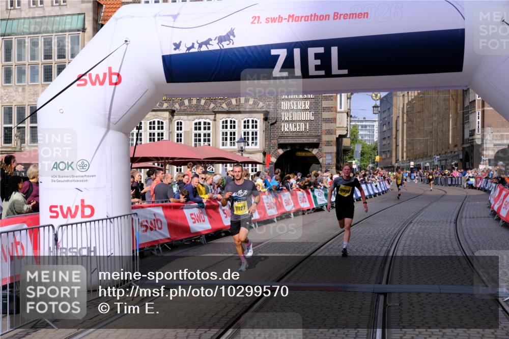 13.09.2026 - 21. swb-Marathon Bremen Tim E. http://msf.ph/oto/10299570 13.09.2026 10:39:07 Ziel 10782, 10926, 11127, 11338, 12370 meine-sportfotos.de