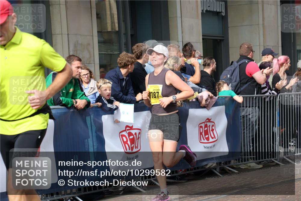 13.09.2026 - 21. swb-Marathon Bremen Strokosch-Dieckow http://msf.ph/oto/10299582 13.09.2026 10:47:17 Ziel 10172, 10189, 10210, 10223, 10270, 10310, 10393, 10592, 10594, 10807, 10860, 10873, 10898, 11018, 11130, 11269, 11469, 11634, 11646, 11809, 11894, 12077, 12195, 12296, 12318, 12547, 13521, 10289, 10319, 10744, 10898, 11060, 11187, 11199, 11212, 11269, 11344, 11462, 11608, 11650, 11651, 11783, 11814, 12048, 12298, 12415, 12470, 13528, 13545, 13589, 13613 meine-sportfotos.de