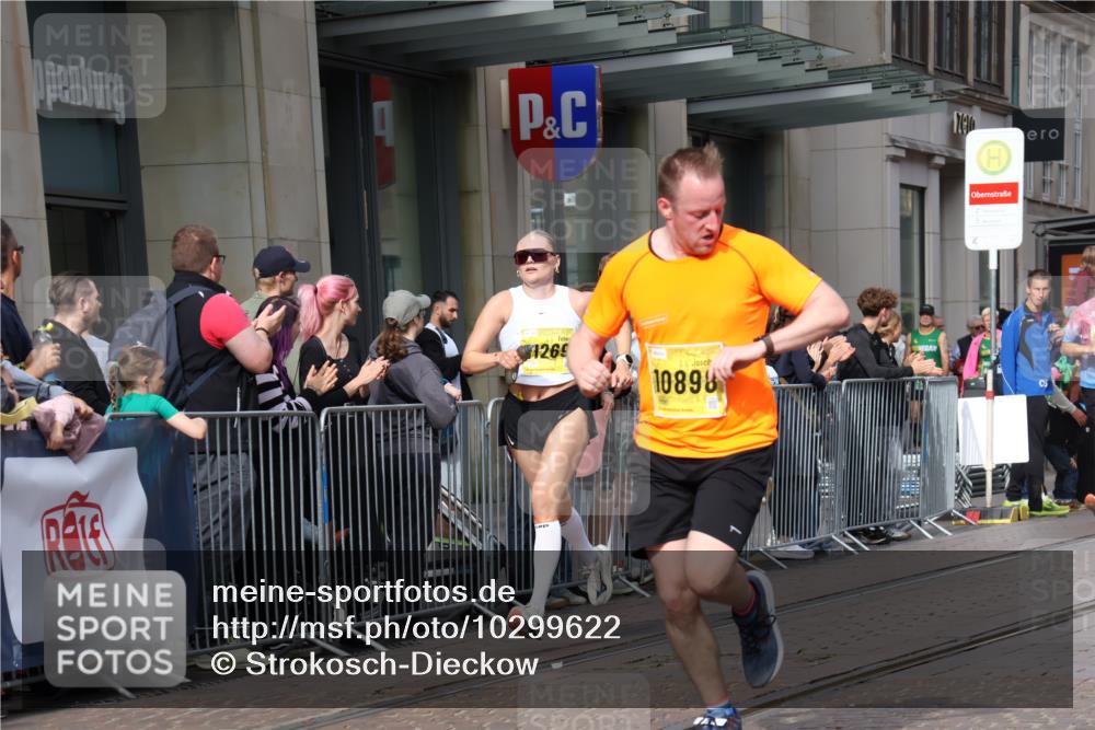 13.09.2026 - 21. swb-Marathon Bremen Strokosch-Dieckow http://msf.ph/oto/10299622 13.09.2026 10:47:19 Ziel 10172, 10189, 10210, 10223, 10270, 10310, 10393, 10592, 10594, 10807, 10860, 10873, 11018, 11130, 11469, 11634, 11646, 11809, 11894, 12077, 12296, 12318, 12547, 12558, 13521, 10319, 10744, 10898, 11060, 11187, 11269, 11344, 11462, 11608, 11650, 11651, 11814, 12048, 12195, 12298, 12415, 12470, 13528, 13545, 13589, 13613 meine-sportfotos.de