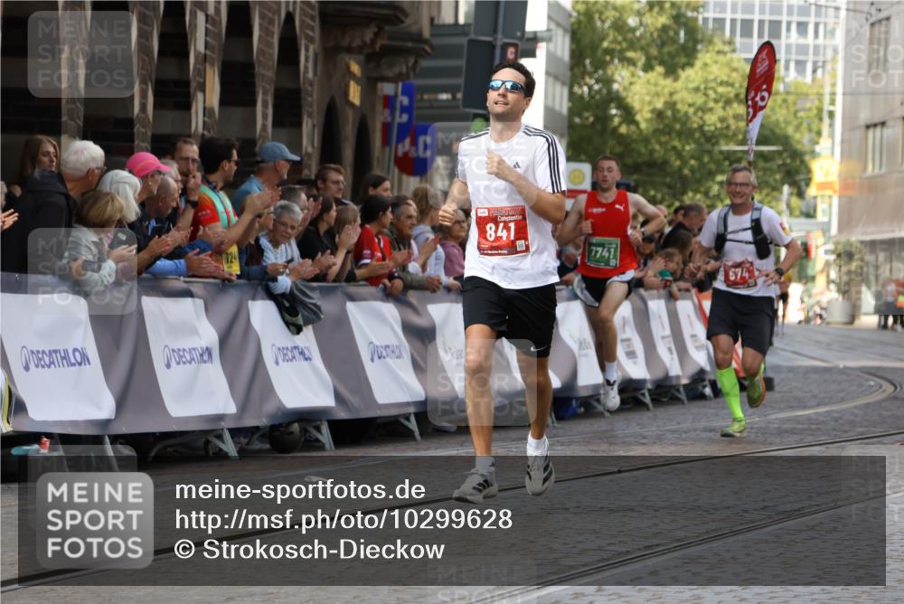 13.09.2026 - 21. swb-Marathon Bremen Strokosch-Dieckow http://msf.ph/oto/10299628 13.09.2026 12:47:04 Ziel 238, 574, 841, 1391, 7741 meine-sportfotos.de