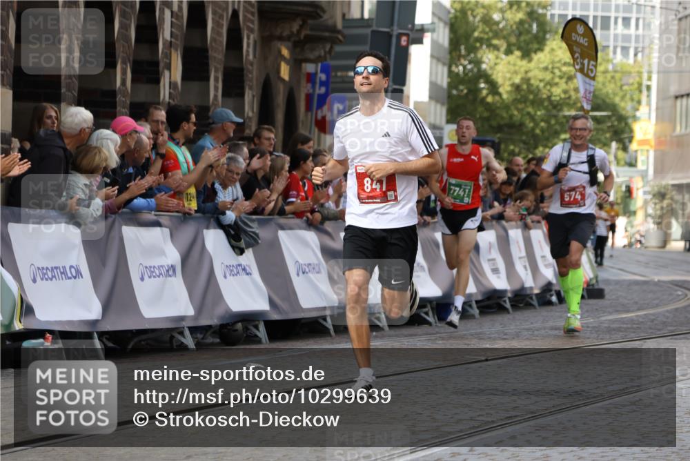 13.09.2026 - 21. swb-Marathon Bremen Strokosch-Dieckow http://msf.ph/oto/10299639 13.09.2026 12:47:05 Ziel 238, 574, 841, 1391, 7741 meine-sportfotos.de