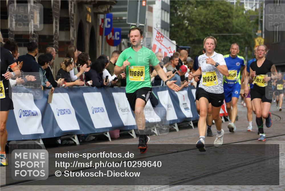 13.09.2026 - 21. swb-Marathon Bremen Strokosch-Dieckow http://msf.ph/oto/10299640 13.09.2026 10:50:30 Ziel 10170, 10452, 10876, 11111, 11128, 11178, 11415, 11497, 11499, 12240, 12269, 12510, 10267, 10764, 11220, 11276, 11664, 11753, 11774, 12052, 12309, 12488, 13544 meine-sportfotos.de
