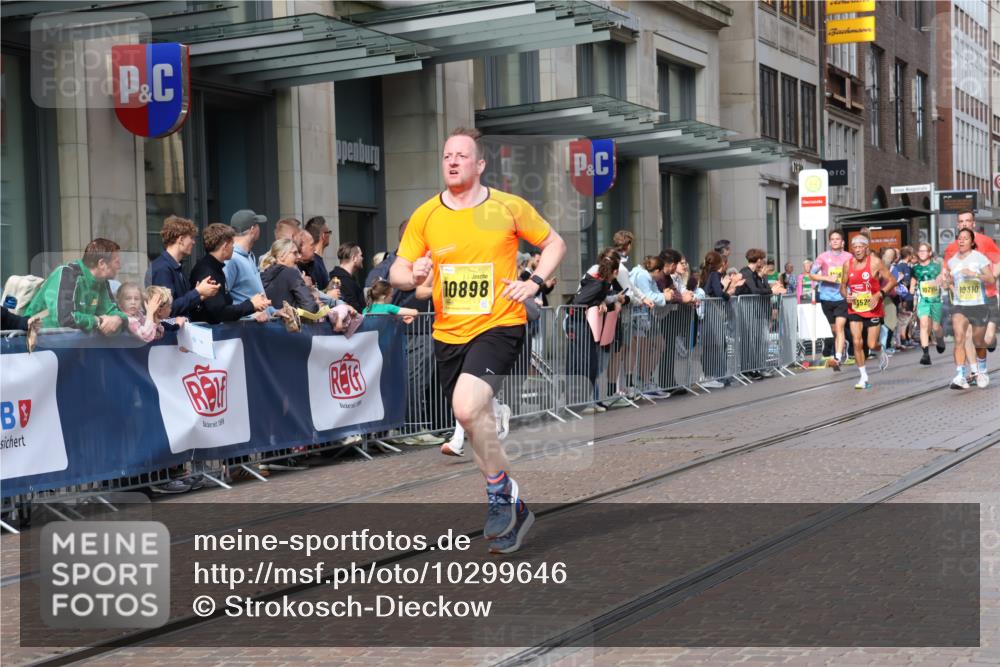 13.09.2026 - 21. swb-Marathon Bremen Strokosch-Dieckow http://msf.ph/oto/10299646 13.09.2026 10:47:20 Ziel 10172, 10189, 10210, 10223, 10270, 10310, 10393, 10592, 10594, 10807, 10860, 10873, 11018, 11130, 11469, 11634, 11646, 11809, 11894, 12077, 12296, 12318, 12547, 12558, 13521, 10189, 10319, 10744, 10898, 11060, 11187, 11269, 11344, 11462, 11650, 11651, 11814, 12048, 12195, 12298, 12415, 12470, 13528, 13545, 13589, 13613 meine-sportfotos.de