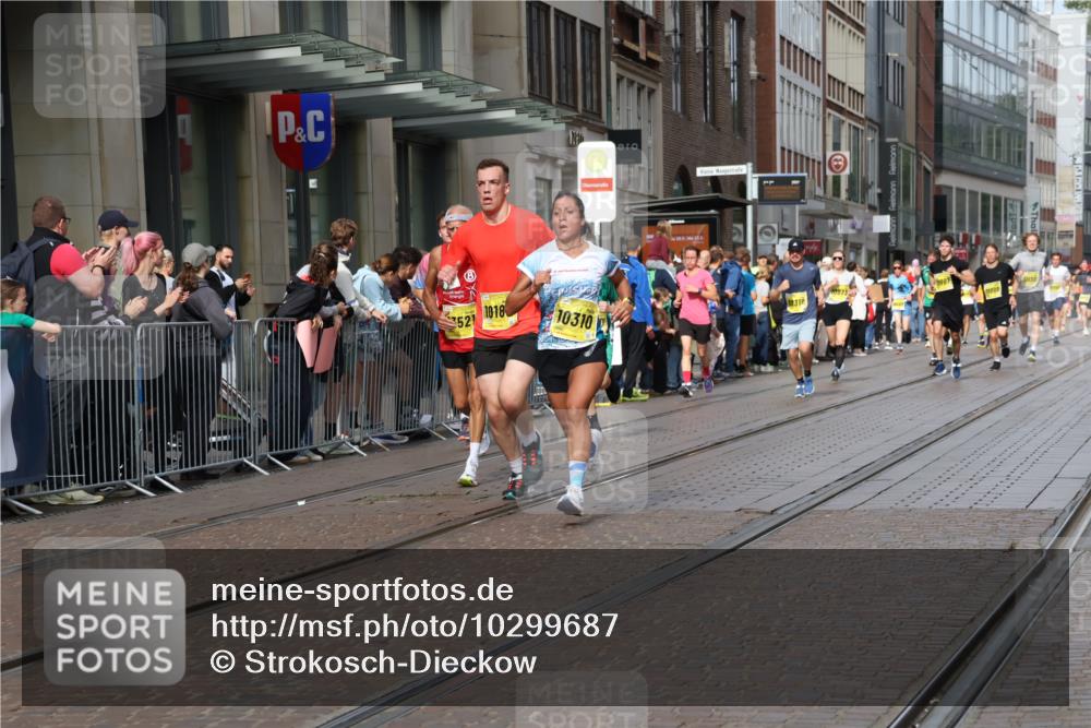 13.09.2026 - 21. swb-Marathon Bremen Strokosch-Dieckow http://msf.ph/oto/10299687 13.09.2026 10:47:22 Ziel 10172, 10210, 10223, 10270, 10393, 10592, 10594, 10807, 10860, 10873, 11018, 11130, 11469, 11634, 11646, 11809, 11894, 12077, 12296, 12318, 12547, 12558, 13521, 10189, 10310, 10319, 10744, 10898, 11060, 11187, 11269, 11462, 11650, 11651, 11814, 12048, 12195, 12298, 12415, 12470, 13528, 13545, 13589, 13613 meine-sportfotos.de