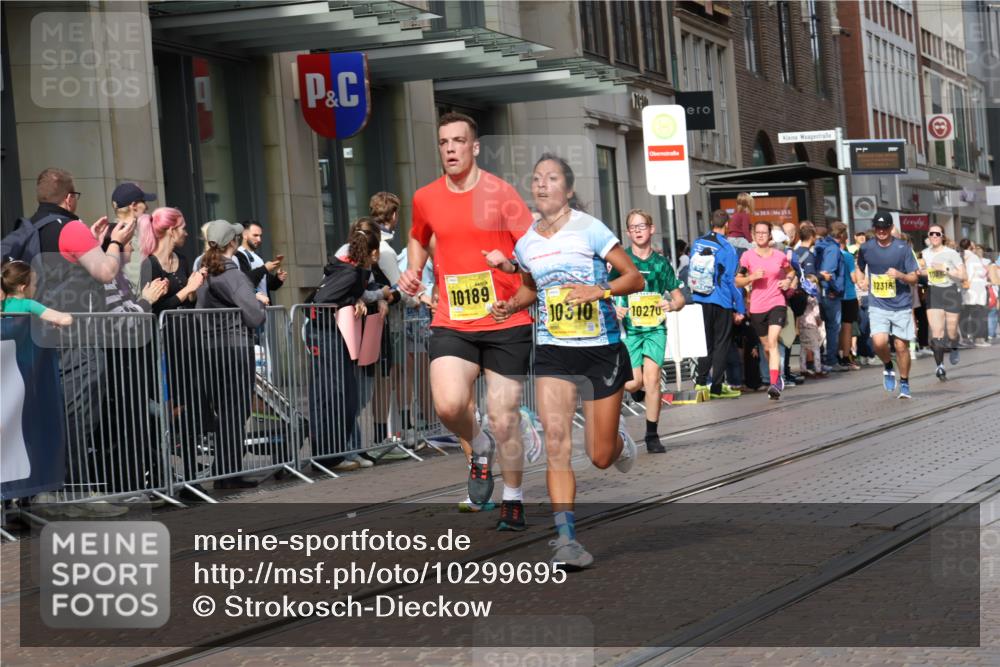 13.09.2026 - 21. swb-Marathon Bremen Strokosch-Dieckow http://msf.ph/oto/10299695 13.09.2026 10:47:22 Ziel 10172, 10210, 10223, 10270, 10393, 10592, 10594, 10807, 10860, 10873, 11018, 11130, 11469, 11634, 11646, 11809, 11894, 12077, 12296, 12318, 12547, 12558, 13521, 10189, 10310, 10319, 10744, 10898, 11060, 11187, 11269, 11462, 11650, 11651, 11814, 12048, 12195, 12298, 12415, 12470, 13528, 13545, 13589, 13613 meine-sportfotos.de