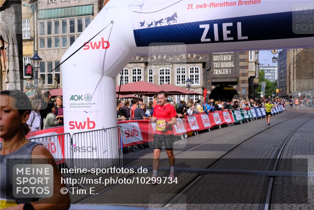 13.09.2026 - 21. swb-Marathon Bremen Tim E. http://msf.ph/oto/10299734 13.09.2026 10:39:32 Ziel 11227, 11454, 12003, 13556, 13641 meine-sportfotos.de