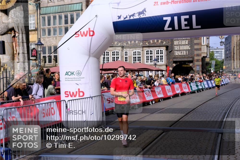 13.09.2026 - 21. swb-Marathon Bremen Tim E. http://msf.ph/oto/10299742 13.09.2026 10:39:32 Ziel 11227, 11454, 12003, 13556, 13641 meine-sportfotos.de