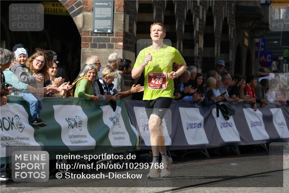 13.09.2026 - 21. swb-Marathon Bremen Strokosch-Dieckow http://msf.ph/oto/10299768 13.09.2026 12:47:52 Ziel 420, 1161, 358, 447 meine-sportfotos.de