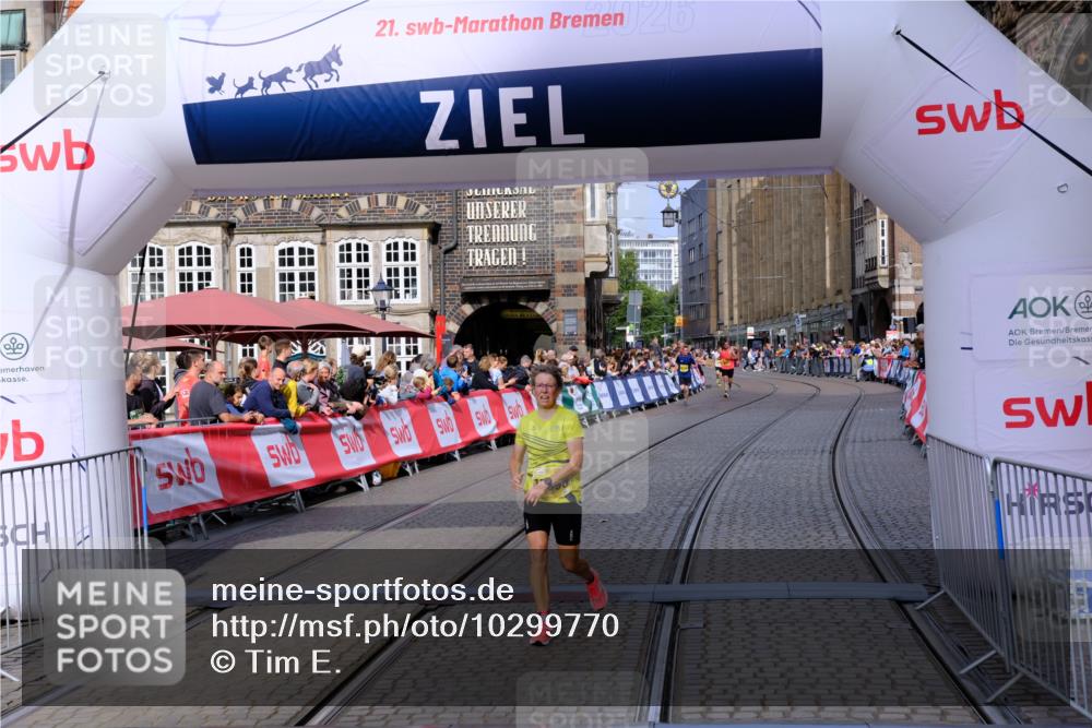 13.09.2026 - 21. swb-Marathon Bremen Tim E. http://msf.ph/oto/10299770 13.09.2026 10:39:37 Ziel 11227, 11454, 13556, 13641 meine-sportfotos.de