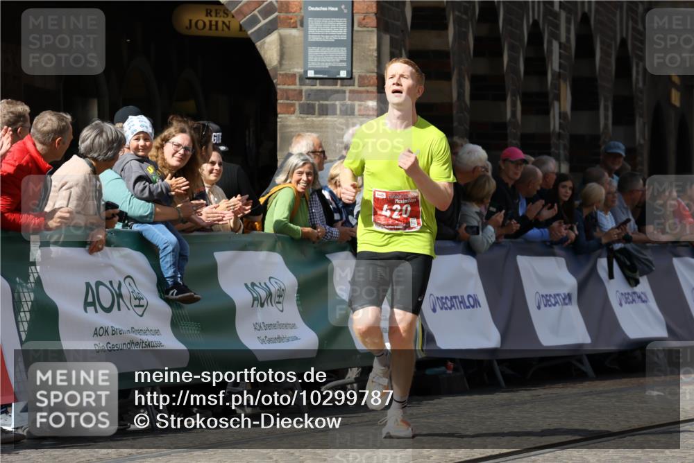 13.09.2026 - 21. swb-Marathon Bremen Strokosch-Dieckow http://msf.ph/oto/10299787 13.09.2026 12:47:53 Ziel 420, 1161, 1783, 358, 447 meine-sportfotos.de