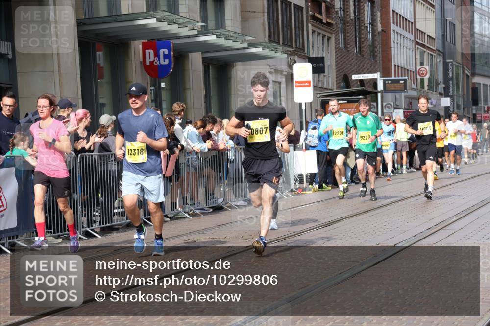 13.09.2026 - 21. swb-Marathon Bremen Strokosch-Dieckow http://msf.ph/oto/10299806 13.09.2026 10:47:27 Ziel 10172, 10210, 10223, 10393, 10592, 10594, 10860, 10873, 11018, 11130, 11360, 11634, 11646, 11809, 11894, 12077, 12278, 12318, 12547, 12558, 13521, 10189, 10270, 10310, 10319, 10744, 10807, 10898, 11187, 11269, 11462, 11469, 11646, 11650, 11651, 11814, 12048, 12195, 12296, 12298, 12415, 12470, 13521, 13528, 13545, 13589, 13613 meine-sportfotos.de