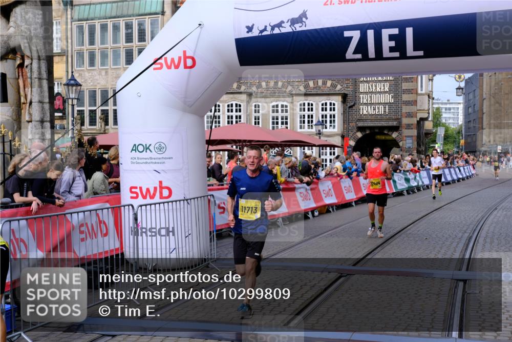 13.09.2026 - 21. swb-Marathon Bremen Tim E. http://msf.ph/oto/10299809 13.09.2026 10:39:47 Ziel 11713, 12404, 13513, 13556 meine-sportfotos.de