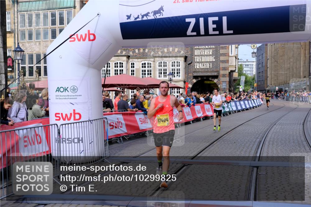 13.09.2026 - 21. swb-Marathon Bremen Tim E. http://msf.ph/oto/10299825 13.09.2026 10:39:49 Ziel 11713, 12404, 13513, 13556, 13642 meine-sportfotos.de