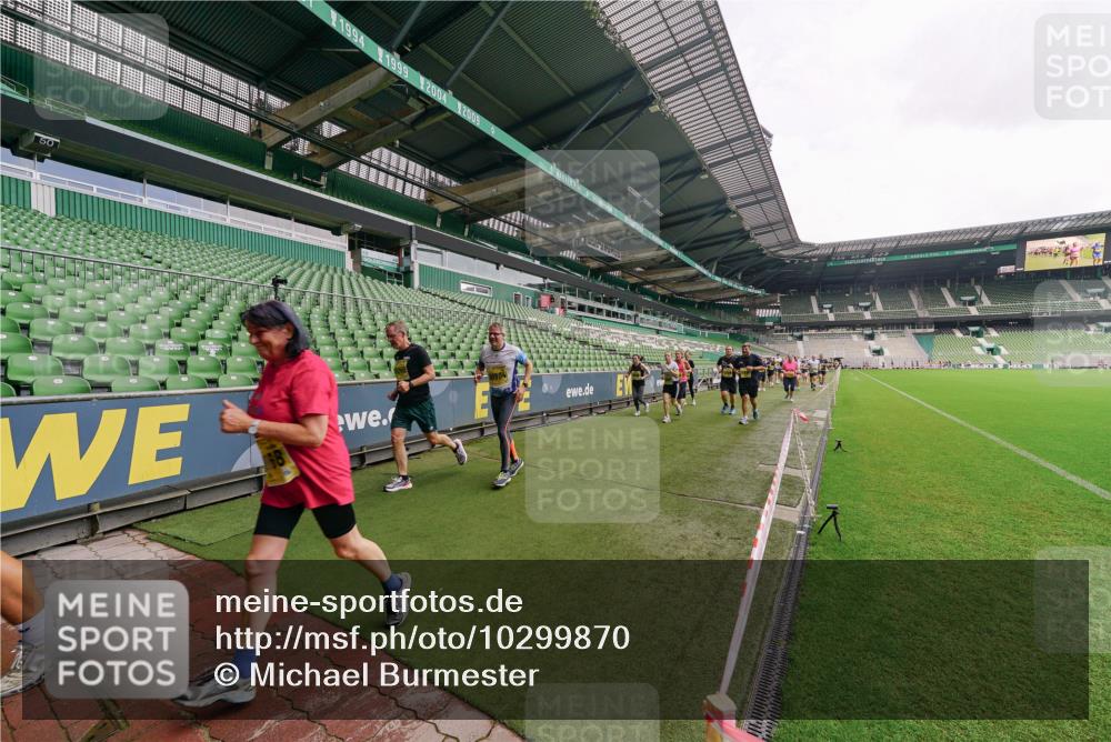 13.09.2026 - 21. swb-Marathon Bremen Michael Burmester http://msf.ph/oto/10299870 13.09.2026 10:37:50 Laufen im Stadion 10090, 10091, 10092, 10150, 10153, 10154, 10168, 10186, 10188, 10190, 10198, 10205, 10237, 10257, 10259, 10260, 10273, 10274, 10283, 10296, 10305, 10315, 10323, 10327, 10331, 10332, 10370, 10375, 10376, 10390, 10411, 10429, 10432, 10444, 10465, 10488, 10497, 10500, 10516, 10526, 10531, 10598, 10613, 10633, 10645, 10647, 10648, 10654, 10659, 10661, 10663, 10674, 10681, 10682, 10695, 10697, 10802, 10823 meine-sportfotos.de