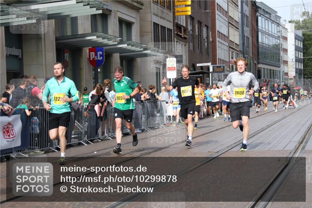 13.09.2026 - 21. swb-Marathon Bremen Strokosch-Dieckow http://msf.ph/oto/10299878 13.09.2026 10:47:30 Ziel 10172, 10210, 10393, 10592, 10594, 10860, 11018, 11130, 11360, 11634, 11735, 11809, 11894, 12077, 12278, 12487, 12547, 12558, 10189, 10223, 10270, 10310, 10319, 10807, 10873, 10898, 11187, 11269, 11462, 11469, 11646, 11650, 11651, 11814, 12048, 12195, 12296, 12298, 12318, 13521, 13528, 13545, 13589 meine-sportfotos.de