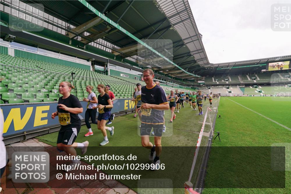 13.09.2026 - 21. swb-Marathon Bremen Michael Burmester http://msf.ph/oto/10299906 13.09.2026 10:38:01 Laufen im Stadion 10090, 10091, 10092, 10150, 10153, 10154, 10168, 10186, 10188, 10190, 10198, 10205, 10237, 10257, 10259, 10260, 10273, 10274, 10283, 10296, 10305, 10315, 10323, 10327, 10331, 10332, 10370, 10375, 10376, 10390, 10432, 10444, 10465, 10488, 10497, 10500, 10516, 10526, 10598, 10613, 10633, 10645, 10647, 10648, 10654, 10659, 10661, 10663, 10674, 10681, 10682, 10695, 10697, 10802, 10823 meine-sportfotos.de