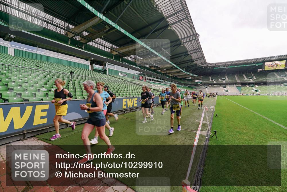 13.09.2026 - 21. swb-Marathon Bremen Michael Burmester http://msf.ph/oto/10299910 13.09.2026 10:38:03 Laufen im Stadion 10090, 10091, 10092, 10150, 10153, 10154, 10168, 10186, 10188, 10190, 10198, 10205, 10237, 10257, 10259, 10260, 10273, 10274, 10283, 10296, 10305, 10315, 10323, 10327, 10331, 10332, 10370, 10375, 10376, 10432, 10444, 10465, 10488, 10497, 10500, 10516, 10526, 10598, 10613, 10633, 10645, 10647, 10648, 10654, 10659, 10661, 10663, 10674, 10681, 10682, 10695, 10697, 10802, 10823 meine-sportfotos.de