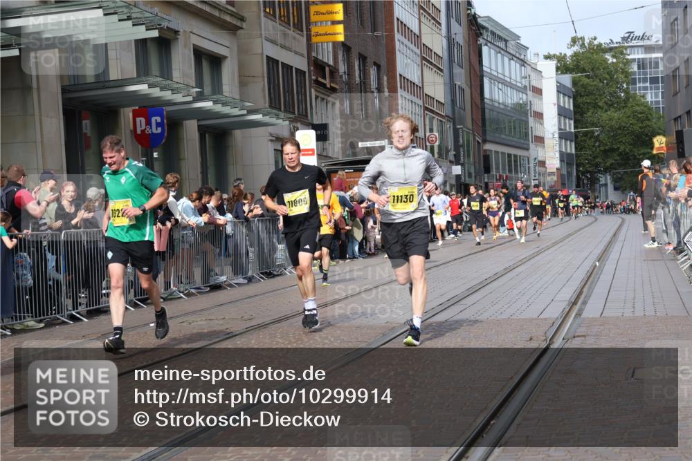 13.09.2026 - 21. swb-Marathon Bremen Strokosch-Dieckow http://msf.ph/oto/10299914 13.09.2026 10:47:31 Ziel 10172, 10210, 10393, 10592, 10594, 10860, 11018, 11130, 11360, 11634, 11735, 11809, 11894, 12077, 12278, 12354, 12487, 12547, 12558, 10189, 10223, 10270, 10310, 10319, 10807, 10873, 10898, 11130, 11187, 11269, 11462, 11469, 11646, 12048, 12195, 12296, 12298, 12318, 13521, 13528, 13545, 13589 meine-sportfotos.de