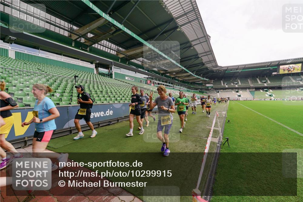13.09.2026 - 21. swb-Marathon Bremen Michael Burmester http://msf.ph/oto/10299915 13.09.2026 10:38:03 Laufen im Stadion 10090, 10091, 10092, 10150, 10153, 10154, 10168, 10186, 10188, 10190, 10198, 10205, 10237, 10257, 10259, 10260, 10273, 10274, 10283, 10296, 10305, 10315, 10323, 10327, 10331, 10332, 10370, 10375, 10376, 10432, 10444, 10465, 10488, 10497, 10500, 10516, 10526, 10598, 10613, 10633, 10645, 10647, 10648, 10654, 10659, 10661, 10663, 10674, 10681, 10682, 10695, 10697, 10802, 10823 meine-sportfotos.de