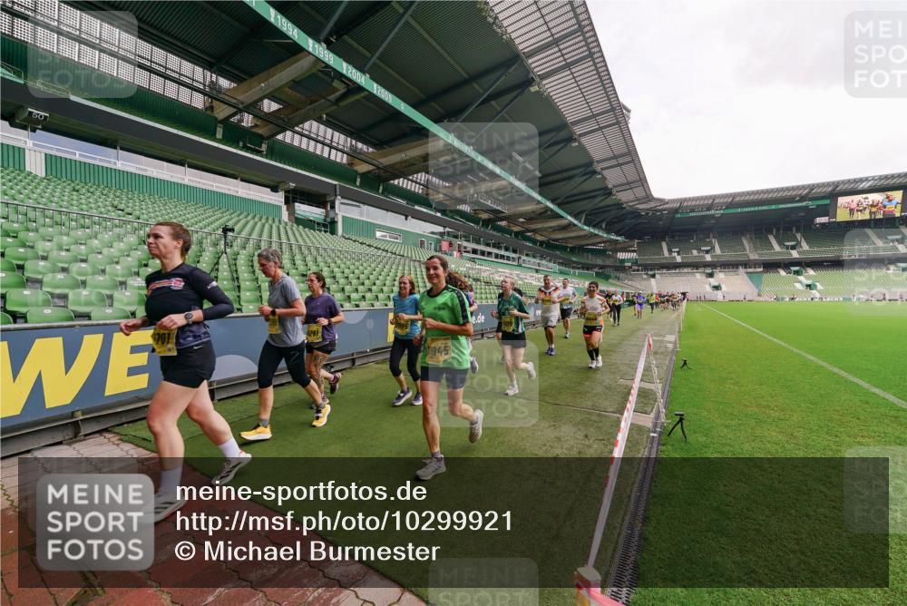 13.09.2026 - 21. swb-Marathon Bremen Michael Burmester http://msf.ph/oto/10299921 13.09.2026 10:38:04 Laufen im Stadion 10090, 10091, 10092, 10150, 10153, 10154, 10168, 10186, 10188, 10190, 10198, 10205, 10237, 10257, 10259, 10260, 10273, 10274, 10283, 10296, 10305, 10315, 10323, 10327, 10331, 10332, 10370, 10375, 10376, 10432, 10444, 10465, 10488, 10497, 10500, 10516, 10526, 10598, 10613, 10633, 10645, 10647, 10648, 10654, 10659, 10661, 10663, 10674, 10681, 10682, 10695, 10697, 10802, 10823 meine-sportfotos.de