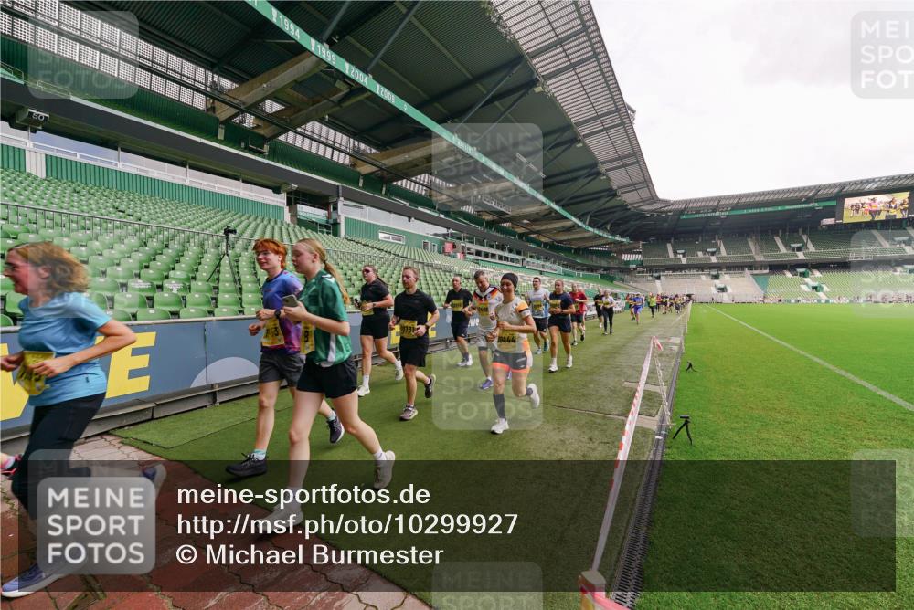 13.09.2026 - 21. swb-Marathon Bremen Michael Burmester http://msf.ph/oto/10299927 13.09.2026 10:38:06 Laufen im Stadion 10090, 10091, 10092, 10150, 10153, 10154, 10168, 10186, 10188, 10190, 10198, 10205, 10237, 10257, 10259, 10260, 10273, 10274, 10283, 10296, 10305, 10315, 10323, 10327, 10331, 10332, 10370, 10375, 10376, 10432, 10444, 10465, 10488, 10497, 10500, 10516, 10526, 10598, 10613, 10633, 10645, 10647, 10648, 10654, 10659, 10661, 10663, 10674, 10681, 10682, 10695, 10697, 10802, 10823 meine-sportfotos.de