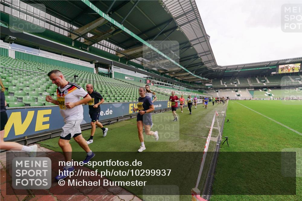 13.09.2026 - 21. swb-Marathon Bremen Michael Burmester http://msf.ph/oto/10299937 13.09.2026 10:38:07 Laufen im Stadion 10090, 10091, 10092, 10150, 10153, 10154, 10168, 10186, 10188, 10190, 10198, 10205, 10237, 10259, 10260, 10273, 10274, 10283, 10296, 10305, 10315, 10323, 10327, 10331, 10332, 10370, 10375, 10376, 10432, 10444, 10465, 10488, 10497, 10500, 10516, 10526, 10598, 10613, 10633, 10645, 10647, 10648, 10654, 10659, 10661, 10663, 10674, 10681, 10682, 10695, 10697, 10802, 10823 meine-sportfotos.de