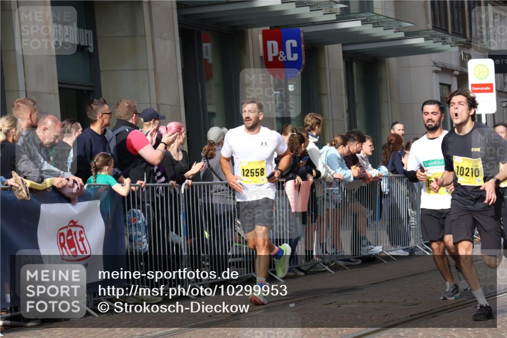 13.09.2026 - 21. swb-Marathon Bremen Strokosch-Dieckow http://msf.ph/oto/10299953 13.09.2026 10:47:38 Ziel 10142, 10172, 10329, 10393, 10592, 11018, 11193, 11360, 11634, 11735, 11894, 12278, 12354, 12487, 12558, 13620, 10189, 10210, 10223, 10270, 10310, 10319, 10594, 10807, 10860, 10873, 10898, 11130, 11187, 11269, 11469, 11646, 11809, 11894, 12048, 12077, 12195, 12296, 12318, 12547, 13521, 13528, 13545 meine-sportfotos.de
