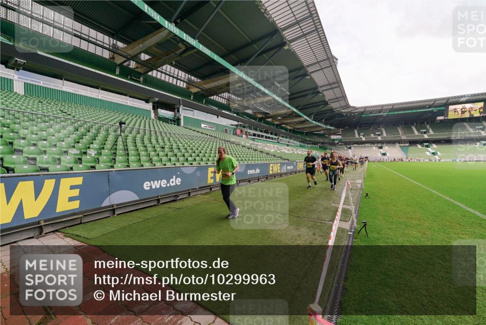13.09.2026 - 21. swb-Marathon Bremen Michael Burmester http://msf.ph/oto/10299963 13.09.2026 10:38:16 Laufen im Stadion 10090, 10091, 10092, 10150, 10168, 10186, 10188, 10190, 10205, 10237, 10238, 10259, 10260, 10273, 10274, 10283, 10305, 10315, 10323, 10327, 10331, 10332, 10360, 10370, 10375, 10376, 10404, 10432, 10444, 10457, 10465, 10469, 10488, 10500, 10516, 10526, 10595, 10598, 10630, 10645, 10654, 10659, 10661, 10663, 10674, 10681, 10682, 10695, 10697, 10802, 10823 meine-sportfotos.de