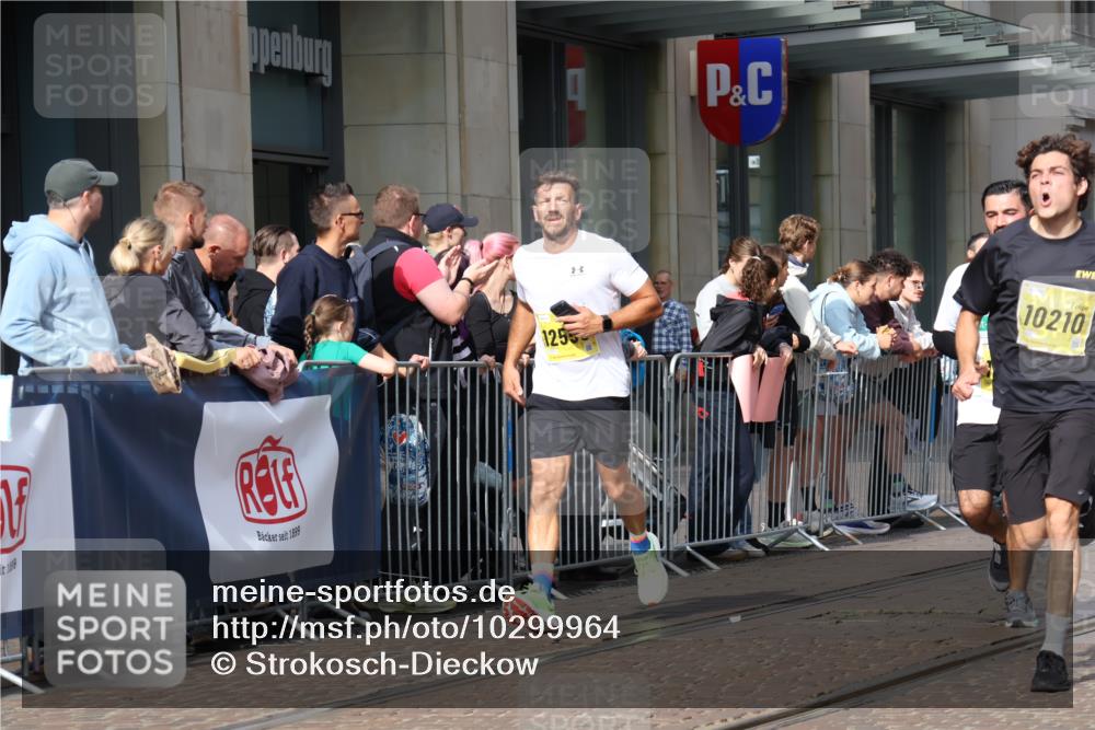 13.09.2026 - 21. swb-Marathon Bremen Strokosch-Dieckow http://msf.ph/oto/10299964 13.09.2026 10:47:38 Ziel 10142, 10172, 10329, 10393, 10592, 11018, 11193, 11360, 11634, 11735, 11894, 12278, 12354, 12487, 12558, 13620, 10189, 10210, 10223, 10270, 10310, 10319, 10594, 10807, 10860, 10873, 10898, 11130, 11187, 11269, 11469, 11646, 11809, 11894, 12048, 12077, 12195, 12296, 12318, 12547, 13521, 13528, 13545 meine-sportfotos.de