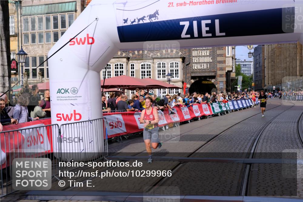 13.09.2026 - 21. swb-Marathon Bremen Tim E. http://msf.ph/oto/10299966 13.09.2026 10:40:08 Ziel 11198, 11721, 12144, 12339, 13519, 13642 meine-sportfotos.de