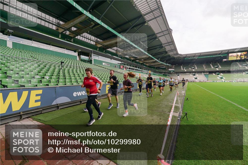 13.09.2026 - 21. swb-Marathon Bremen Michael Burmester http://msf.ph/oto/10299980 13.09.2026 10:38:21 Laufen im Stadion 10090, 10091, 10150, 10168, 10186, 10188, 10190, 10204, 10205, 10238, 10259, 10260, 10273, 10274, 10283, 10305, 10315, 10323, 10327, 10331, 10332, 10360, 10363, 10364, 10370, 10375, 10376, 10404, 10432, 10444, 10457, 10465, 10469, 10488, 10516, 10526, 10595, 10598, 10630, 10645, 10654, 10659, 10661, 10663, 10674, 10681, 10682, 10686, 10695, 10697, 10802, 10823 meine-sportfotos.de
