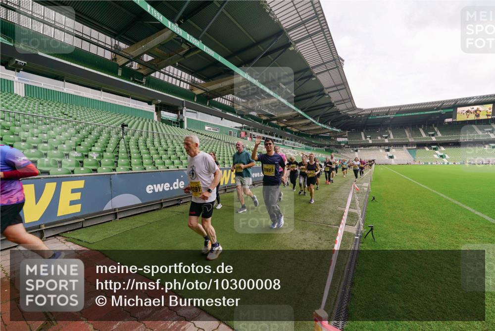 13.09.2026 - 21. swb-Marathon Bremen Michael Burmester http://msf.ph/oto/10300008 13.09.2026 10:38:27 Laufen im Stadion 10090, 10091, 10135, 10139, 10150, 10168, 10188, 10190, 10204, 10205, 10238, 10259, 10260, 10273, 10274, 10283, 10305, 10315, 10323, 10327, 10360, 10363, 10364, 10370, 10375, 10376, 10378, 10404, 10432, 10444, 10457, 10465, 10469, 10488, 10505, 10510, 10511, 10516, 10526, 10595, 10598, 10630, 10645, 10654, 10661, 10663, 10664, 10674, 10681, 10682, 10686, 10695, 10697, 10802, 10823 meine-sportfotos.de