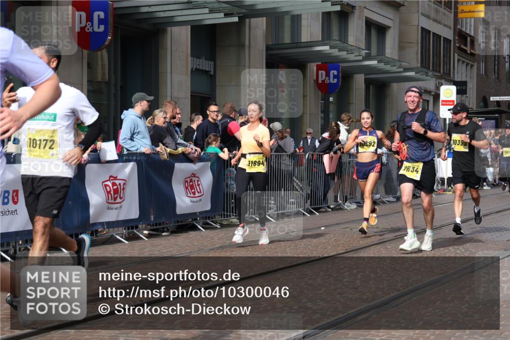 13.09.2026 - 21. swb-Marathon Bremen Strokosch-Dieckow http://msf.ph/oto/10300046 13.09.2026 10:47:41 Ziel 10142, 10329, 10592, 11018, 11058, 11193, 11360, 11634, 11735, 12278, 12354, 12487, 12558, 13620, 10172, 10189, 10210, 10223, 10270, 10310, 10393, 10594, 10807, 10860, 10873, 10898, 11130, 11269, 11469, 11646, 11809, 11894, 12077, 12195, 12296, 12318, 12547, 13521 meine-sportfotos.de