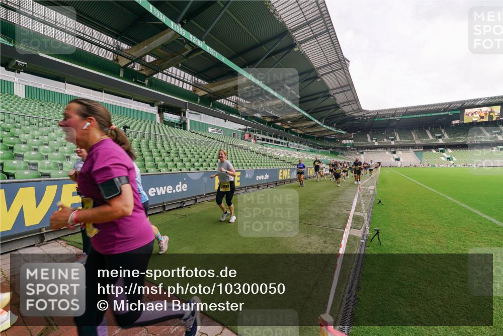 13.09.2026 - 21. swb-Marathon Bremen Michael Burmester http://msf.ph/oto/10300050 13.09.2026 10:38:35 Laufen im Stadion 10090, 10091, 10135, 10139, 10150, 10168, 10188, 10190, 10204, 10205, 10229, 10238, 10259, 10260, 10273, 10274, 10283, 10305, 10315, 10323, 10360, 10363, 10364, 10370, 10375, 10376, 10378, 10404, 10432, 10444, 10457, 10465, 10469, 10488, 10505, 10510, 10511, 10516, 10526, 10595, 10598, 10609, 10619, 10630, 10645, 10654, 10661, 10662, 10663, 10664, 10674, 10681, 10682, 10686, 10695, 10697, 10802, 10823 meine-sportfotos.de