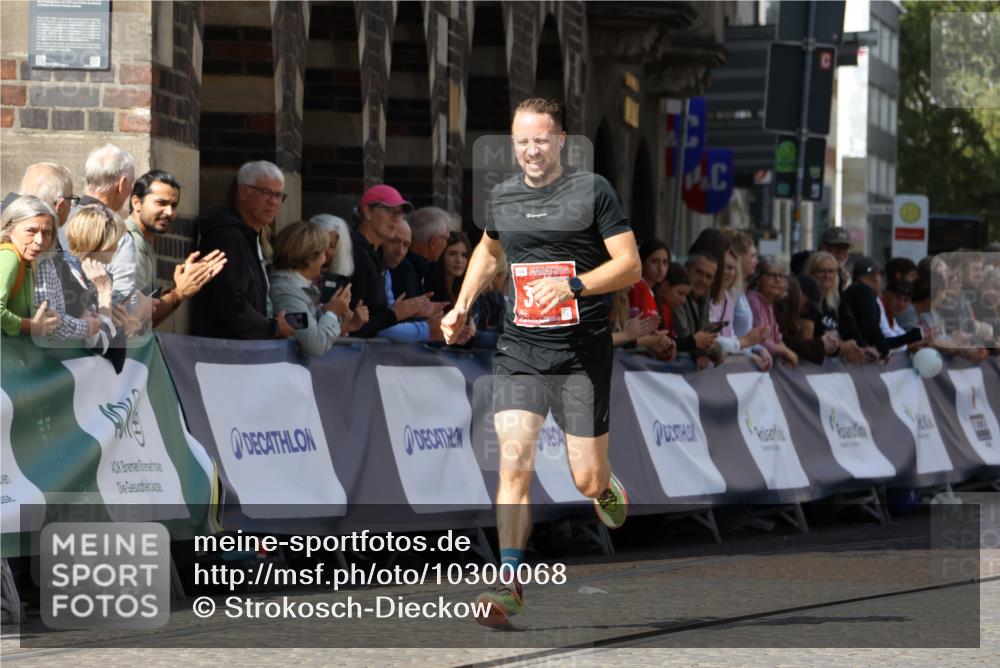 13.09.2026 - 21. swb-Marathon Bremen Strokosch-Dieckow http://msf.ph/oto/10300068 13.09.2026 12:48:30 Ziel 358, 447, 314 meine-sportfotos.de