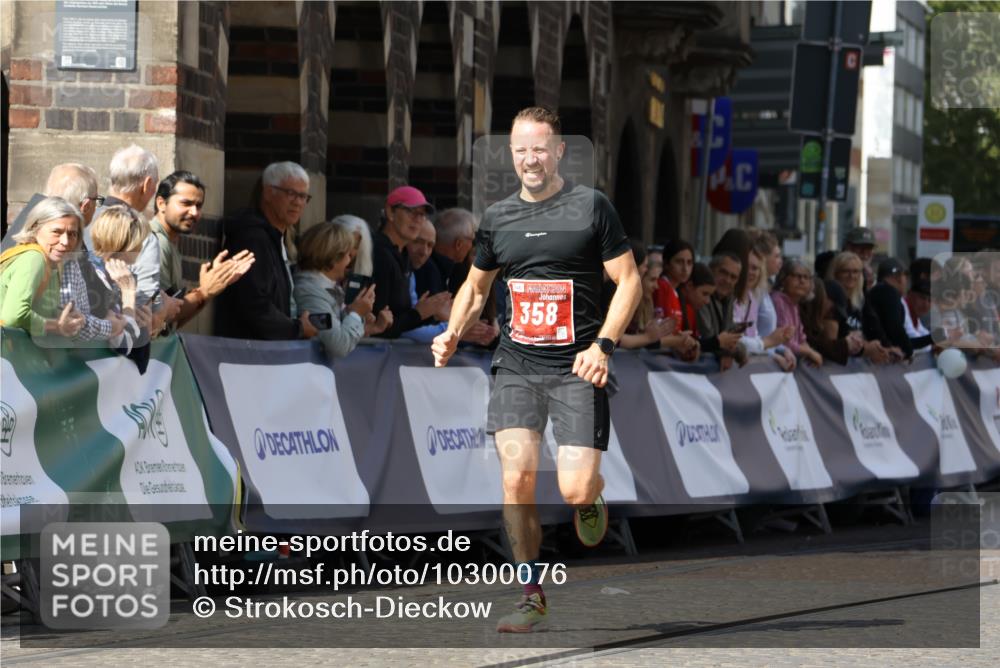 13.09.2026 - 21. swb-Marathon Bremen Strokosch-Dieckow http://msf.ph/oto/10300076 13.09.2026 12:48:30 Ziel 358, 447, 314 meine-sportfotos.de