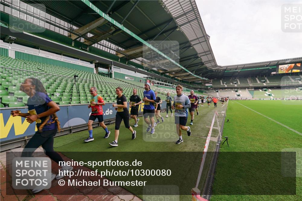 13.09.2026 - 21. swb-Marathon Bremen Michael Burmester http://msf.ph/oto/10300080 13.09.2026 10:38:44 Laufen im Stadion 10090, 10091, 10135, 10138, 10139, 10150, 10168, 10188, 10190, 10204, 10205, 10217, 10229, 10238, 10259, 10260, 10273, 10274, 10279, 10283, 10305, 10314, 10315, 10323, 10360, 10363, 10364, 10370, 10375, 10376, 10378, 10404, 10432, 10457, 10465, 10469, 10488, 10493, 10505, 10510, 10511, 10526, 10576, 10595, 10598, 10609, 10619, 10630, 10645, 10654, 10661, 10662, 10664, 10674, 10681, 10682, 10686, 10695, 10697, 10802, 10823 meine-sportfotos.de