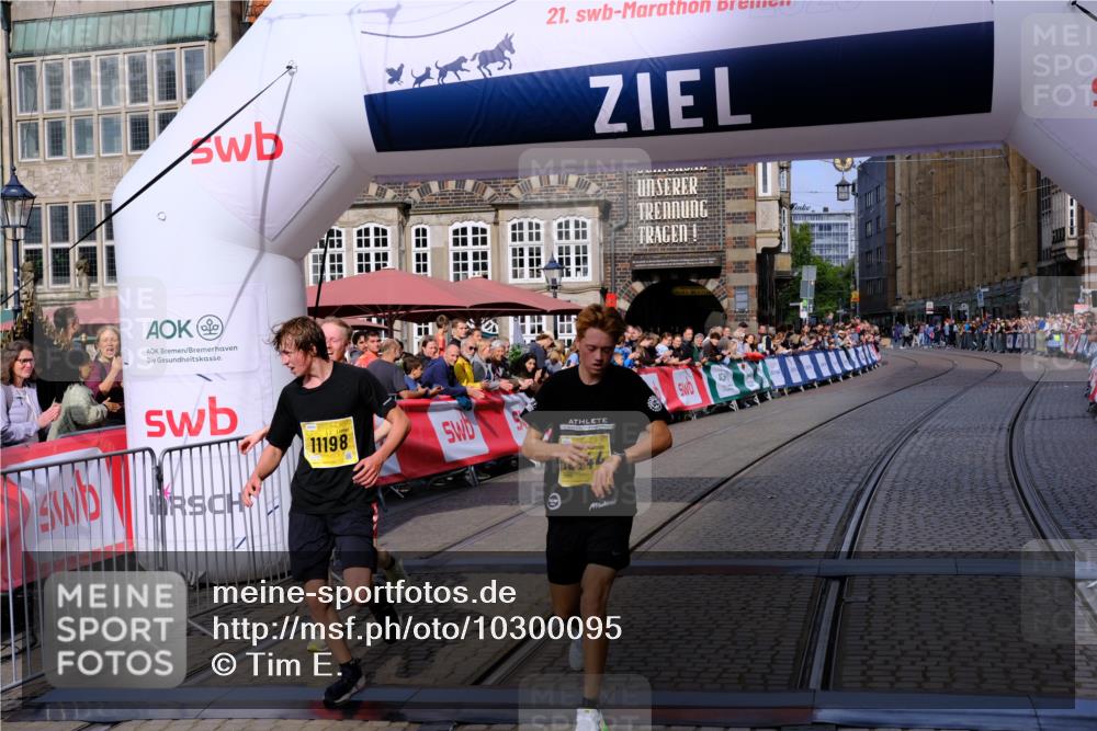 13.09.2026 - 21. swb-Marathon Bremen Tim E. http://msf.ph/oto/10300095 13.09.2026 10:40:14 Ziel 11198, 11721, 12144, 12339, 13519 meine-sportfotos.de