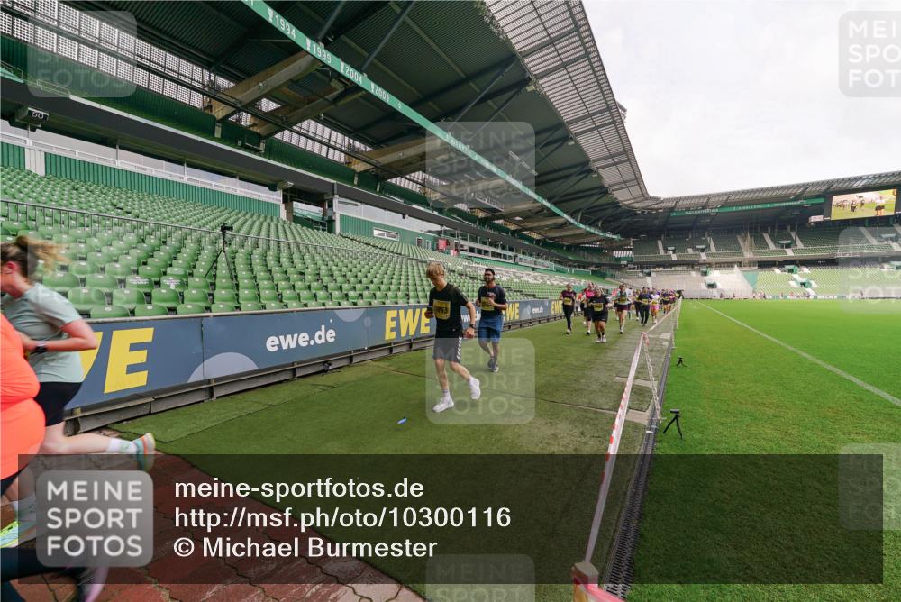 13.09.2026 - 21. swb-Marathon Bremen Michael Burmester http://msf.ph/oto/10300116 13.09.2026 10:38:51 Laufen im Stadion 10090, 10091, 10135, 10138, 10139, 10168, 10188, 10190, 10204, 10205, 10217, 10229, 10238, 10259, 10260, 10273, 10274, 10279, 10280, 10283, 10305, 10314, 10323, 10360, 10363, 10364, 10370, 10375, 10376, 10378, 10404, 10432, 10457, 10465, 10469, 10488, 10493, 10501, 10505, 10510, 10511, 10526, 10556, 10576, 10595, 10598, 10609, 10616, 10619, 10630, 10645, 10654, 10660, 10661, 10662, 10664, 10674, 10681, 10682, 10686, 10695, 10697, 10712, 10743, 10802, 10823 meine-sportfotos.de