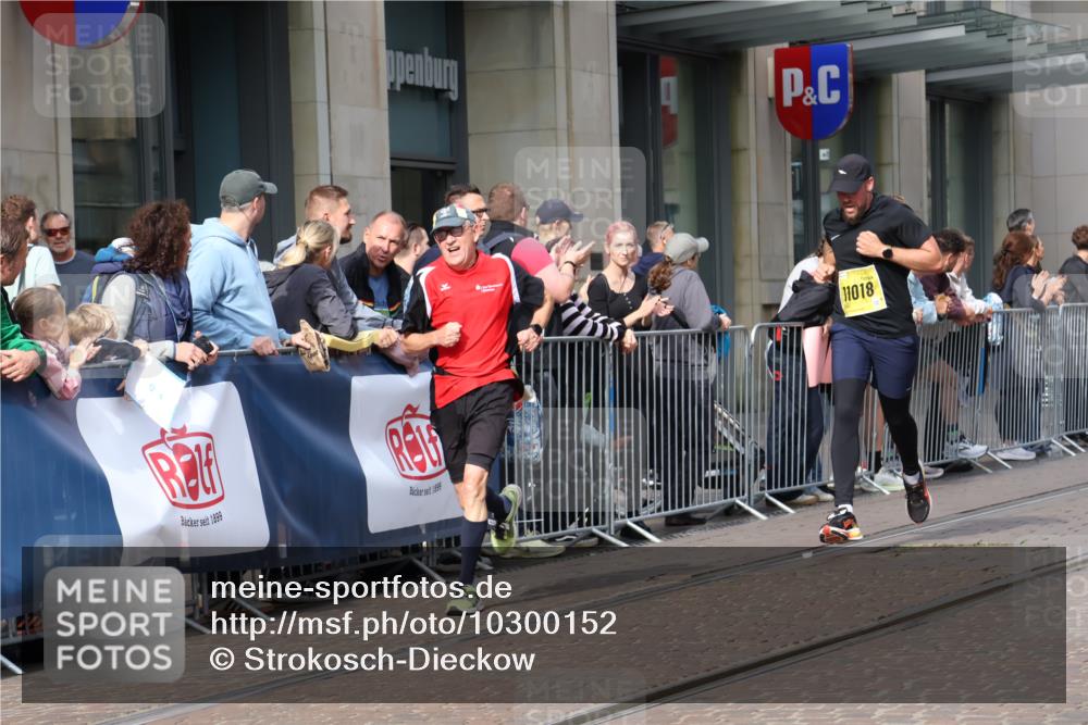 13.09.2026 - 21. swb-Marathon Bremen Strokosch-Dieckow http://msf.ph/oto/10300152 13.09.2026 10:47:44 Ziel 10142, 10316, 10329, 11058, 11193, 11360, 11735, 11781, 12278, 12354, 12487, 12558, 13620, 10172, 10189, 10210, 10223, 10270, 10310, 10393, 10592, 10594, 10807, 10860, 10873, 11018, 11130, 11469, 11634, 11646, 11809, 11894, 12077, 12296, 12318, 12547, 12558, 13521 meine-sportfotos.de