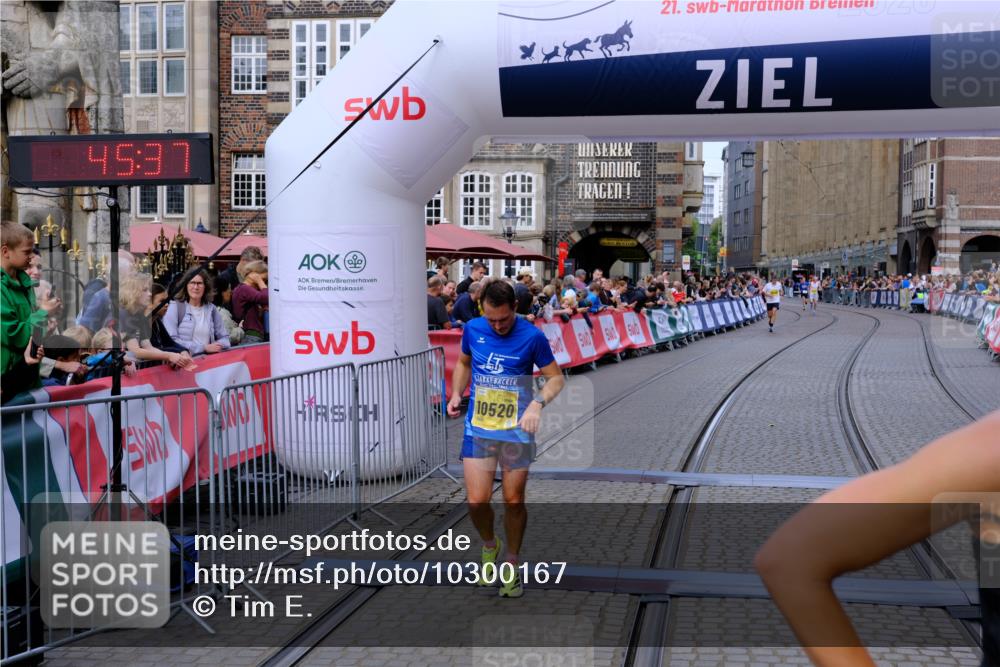 13.09.2026 - 21. swb-Marathon Bremen Tim E. http://msf.ph/oto/10300167 13.09.2026 10:40:53 Ziel 10520, 11373, 13563, 13566, 13616 meine-sportfotos.de